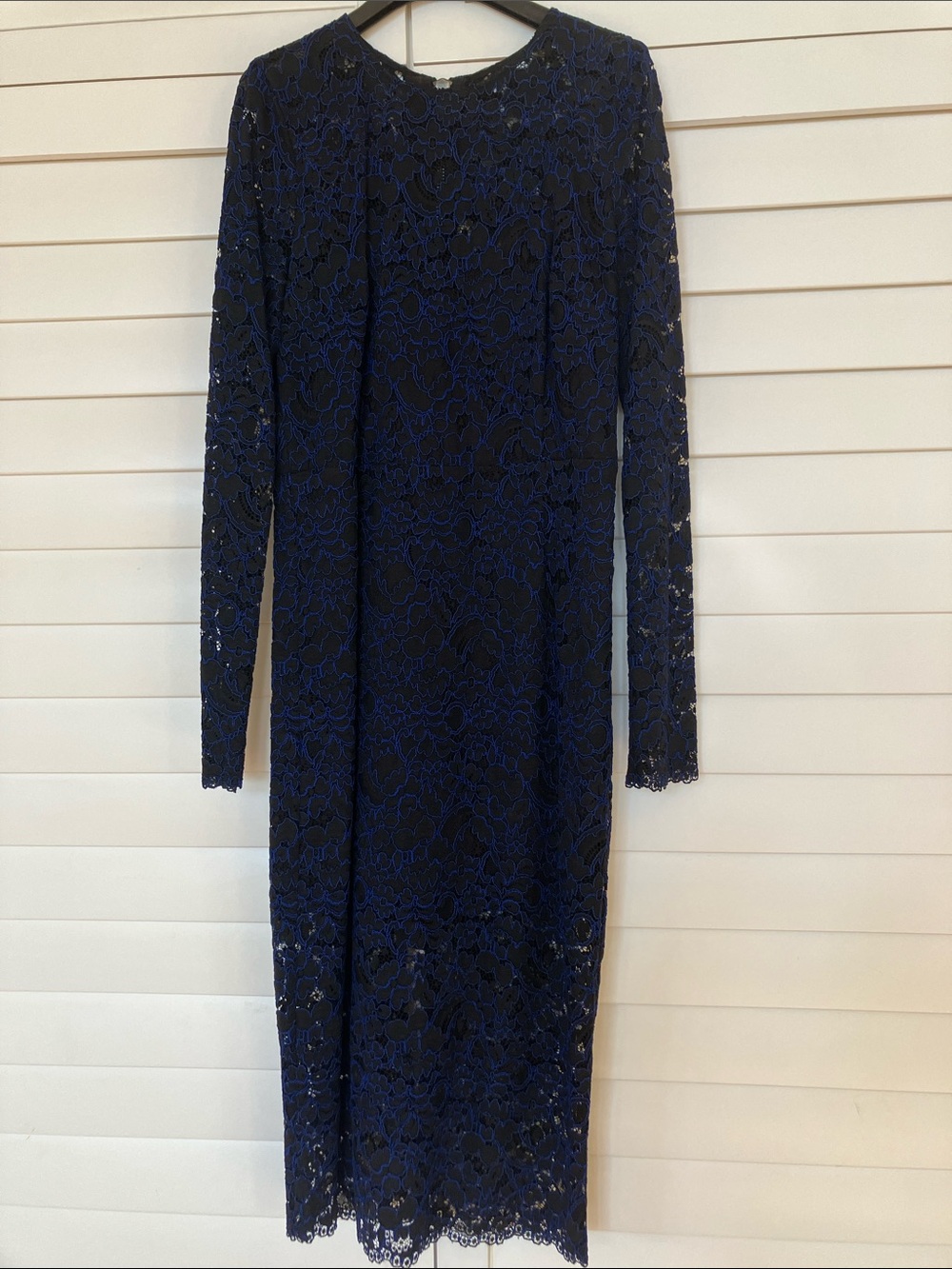 Elegant Navy Blue Lace Long-Sleeve Midi Dress